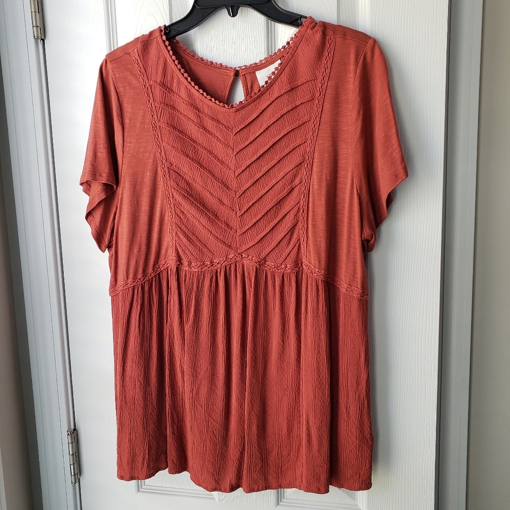 ***SOLD*** Women's Short Sleeve Plus Size Top XXL